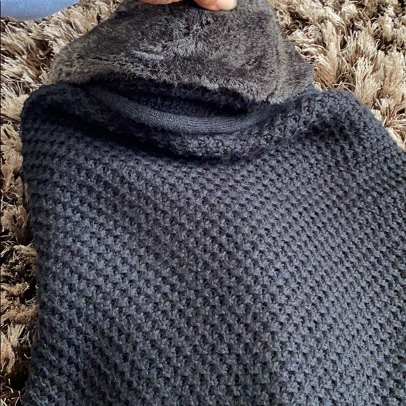 Calvin Klein Faux fur neck Men’s Sweater - Picture 6 of 6